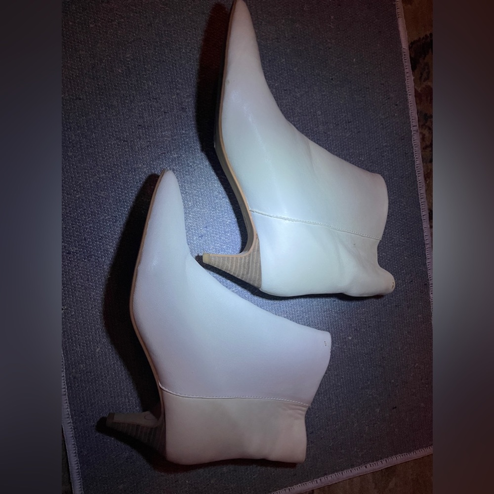 Dolce Vita size 8 ankle booties low heel pointy toe